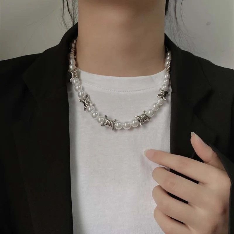 Jewelry × Vintage Punk Imitation Pearl Thorns Chain Necklace Size ONE SIZE - 2 Thumbnail