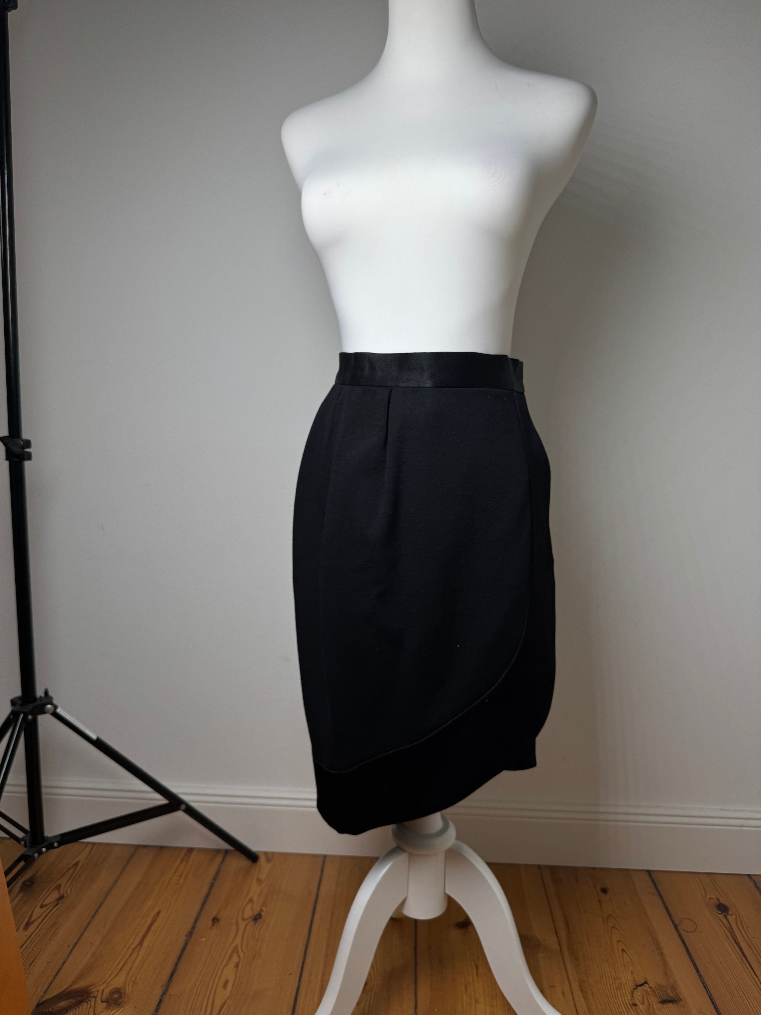 Other Vintage Yves Saint Laurent Skirt M black Size 30" / US 8 / IT 44 - 1 Thumbnail