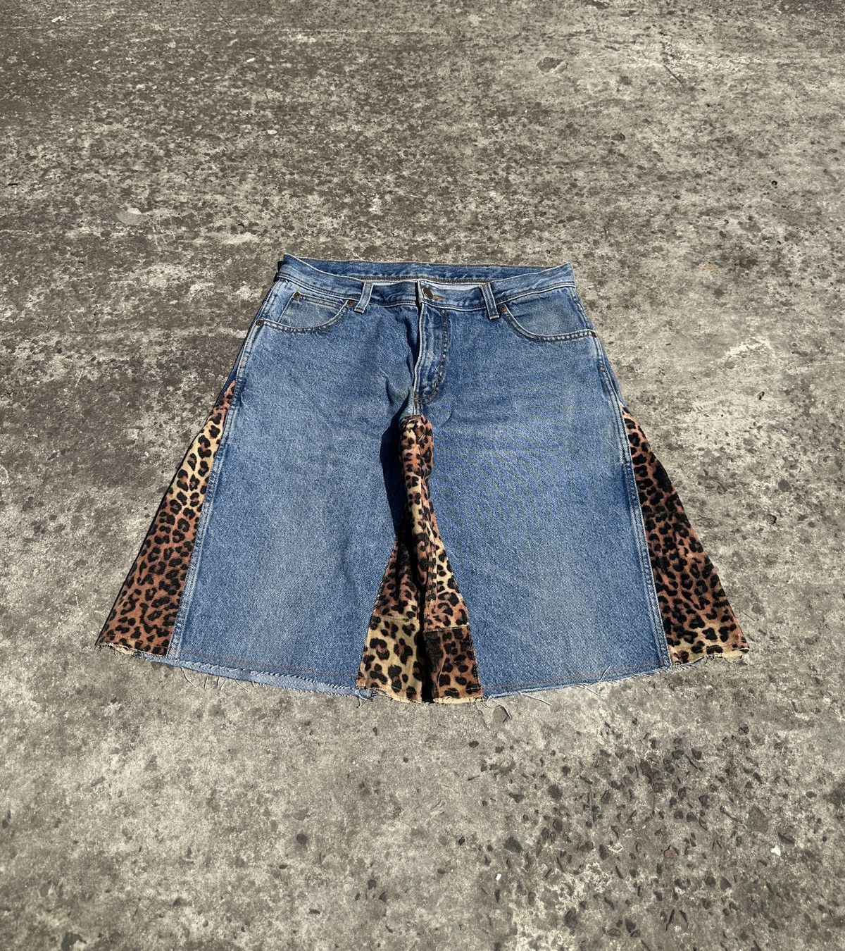 Other Vintage Leopard Jeans Shorts Rare Streetwear Casual L Custom Size US 34 / EU 50 - 1 Thumbnail