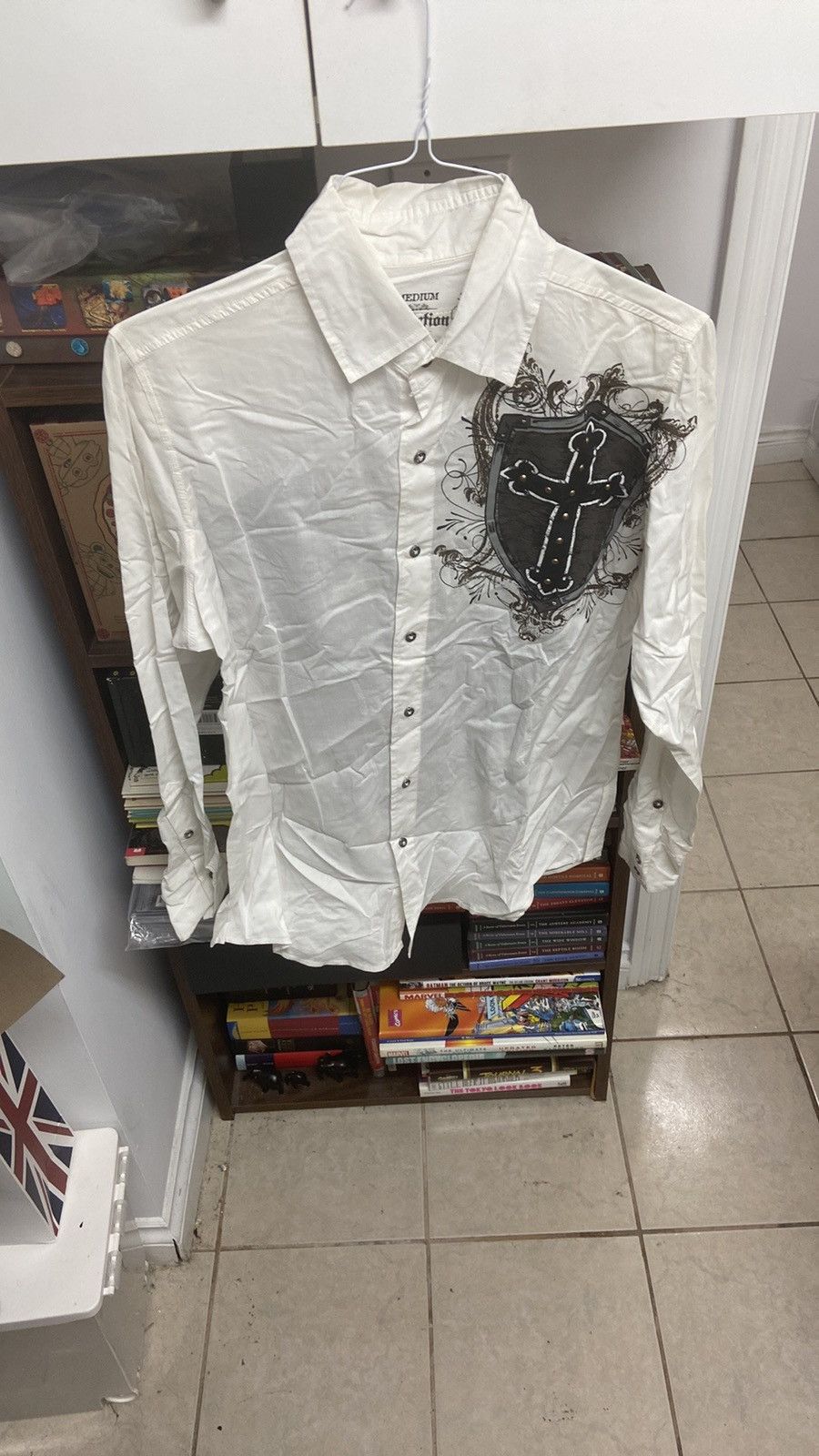 Vintage Affliction White Men's Shirt with Black Cross Design