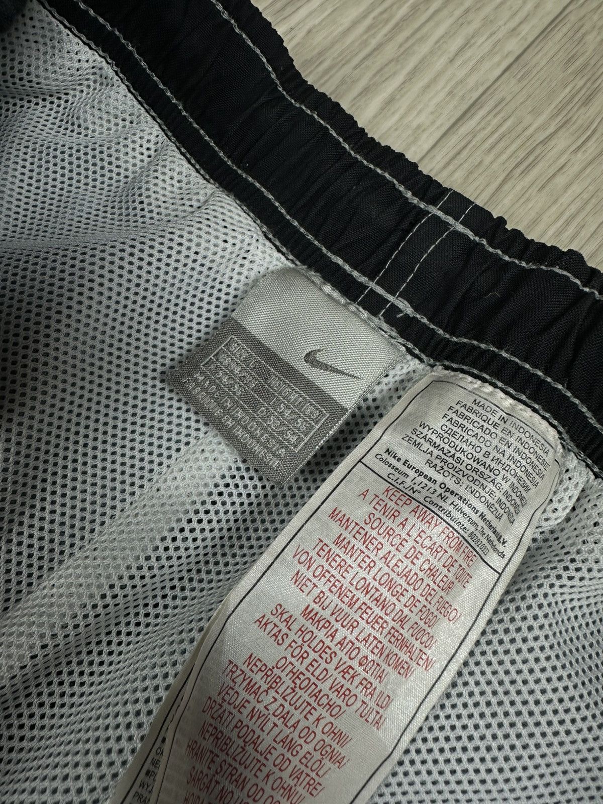 Nike × Vintage Y2K Nike Vintage Nylon Shorts Swoosh Size L Size US 33 - 8 Thumbnail