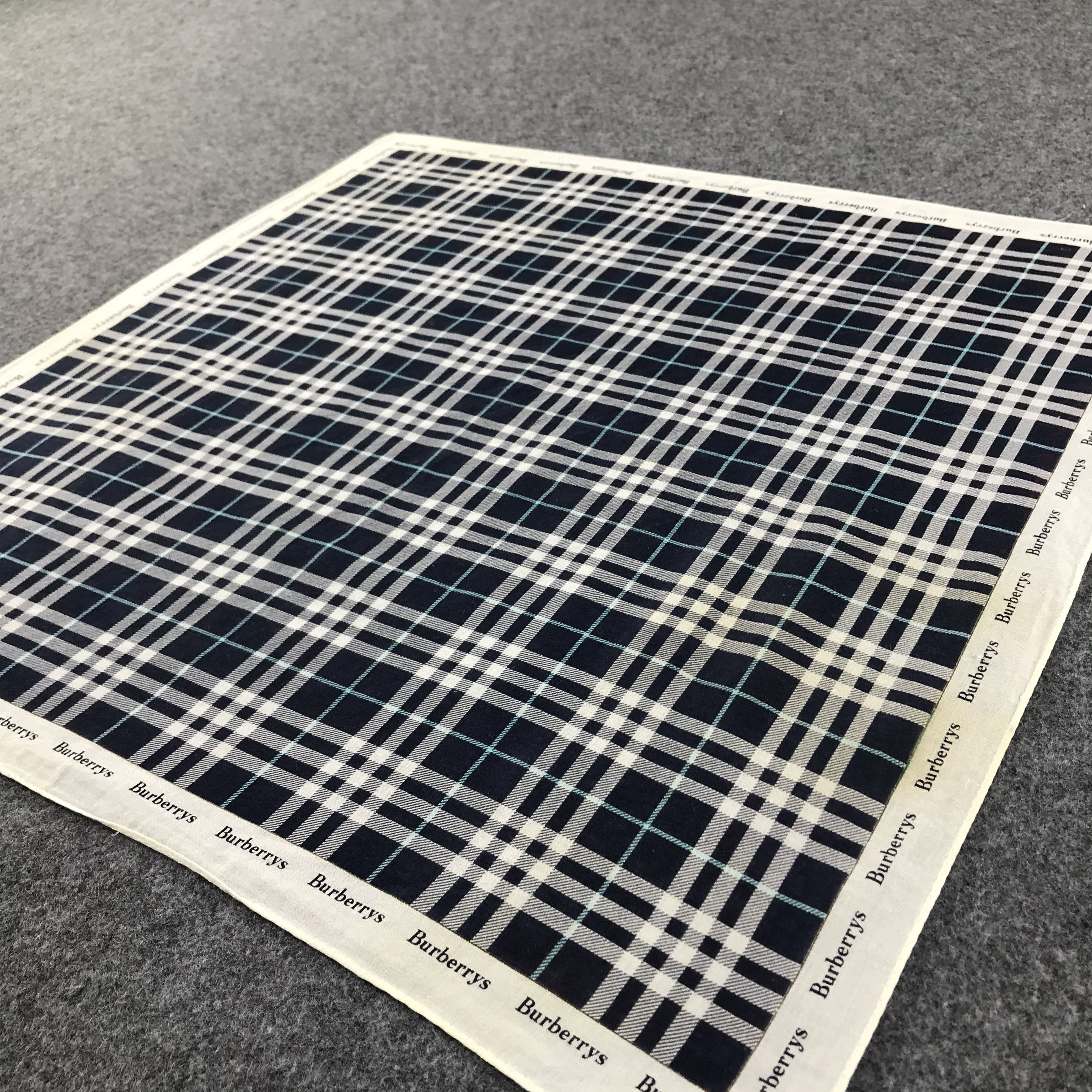 Burberry Burberrys Handkerchief Neckerchief Bandana H266 Size ONE SIZE - 1 Thumbnail
