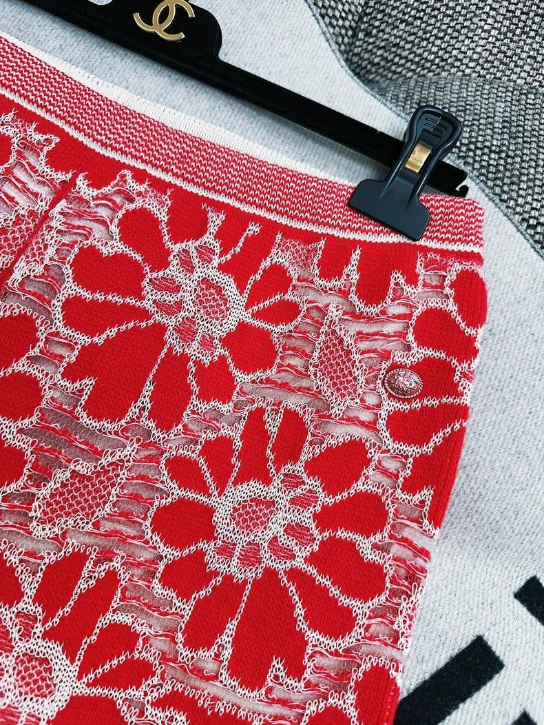 Chanel Chanel 20p red flower hollow knitted wide-leg trousers Size 26" / US 2 / IT 38 - 4 Thumbnail