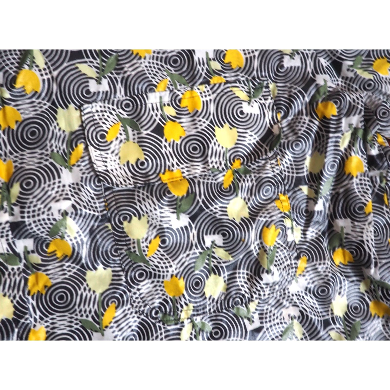 Vintage VTG 70s Saska Parrott Japan Nylon Floral Black Yellow Pocket Hippy Shirt L Size US L / EU 52-54 / 3 - 5 Thumbnail