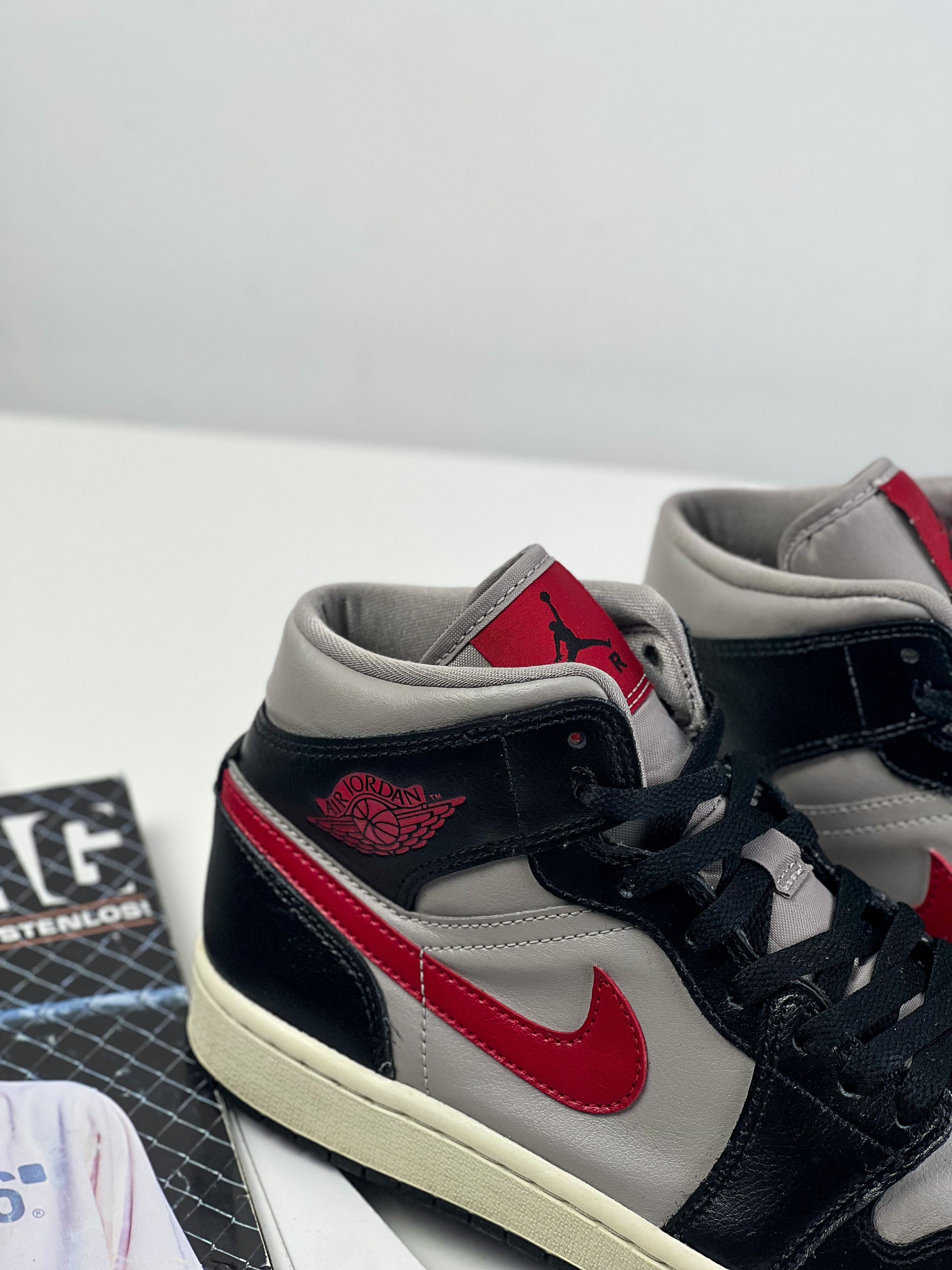 Jordan Brand × Nike Air Jordan Air 1 Mid Shoes White/Black Size US 7 / EU 40 - 5 Thumbnail