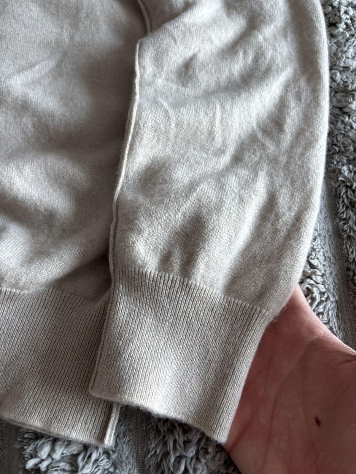 Dolce & Gabbana Dolce & Gabbana 100% Cashmere V-Neck Sweater Beige/Cream Size US L / EU 52-54 / 3 - 10 Thumbnail