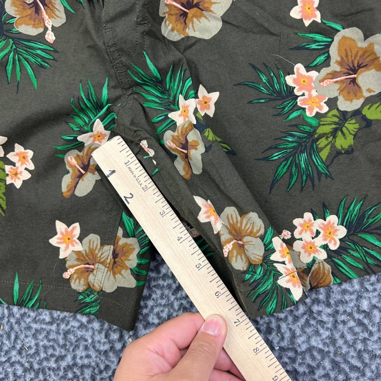 J.Crew J. Crew Board Shorts Men 32 Swimwear Floral Hibiscus Print Size US 32 / EU 48 - 3 Thumbnail