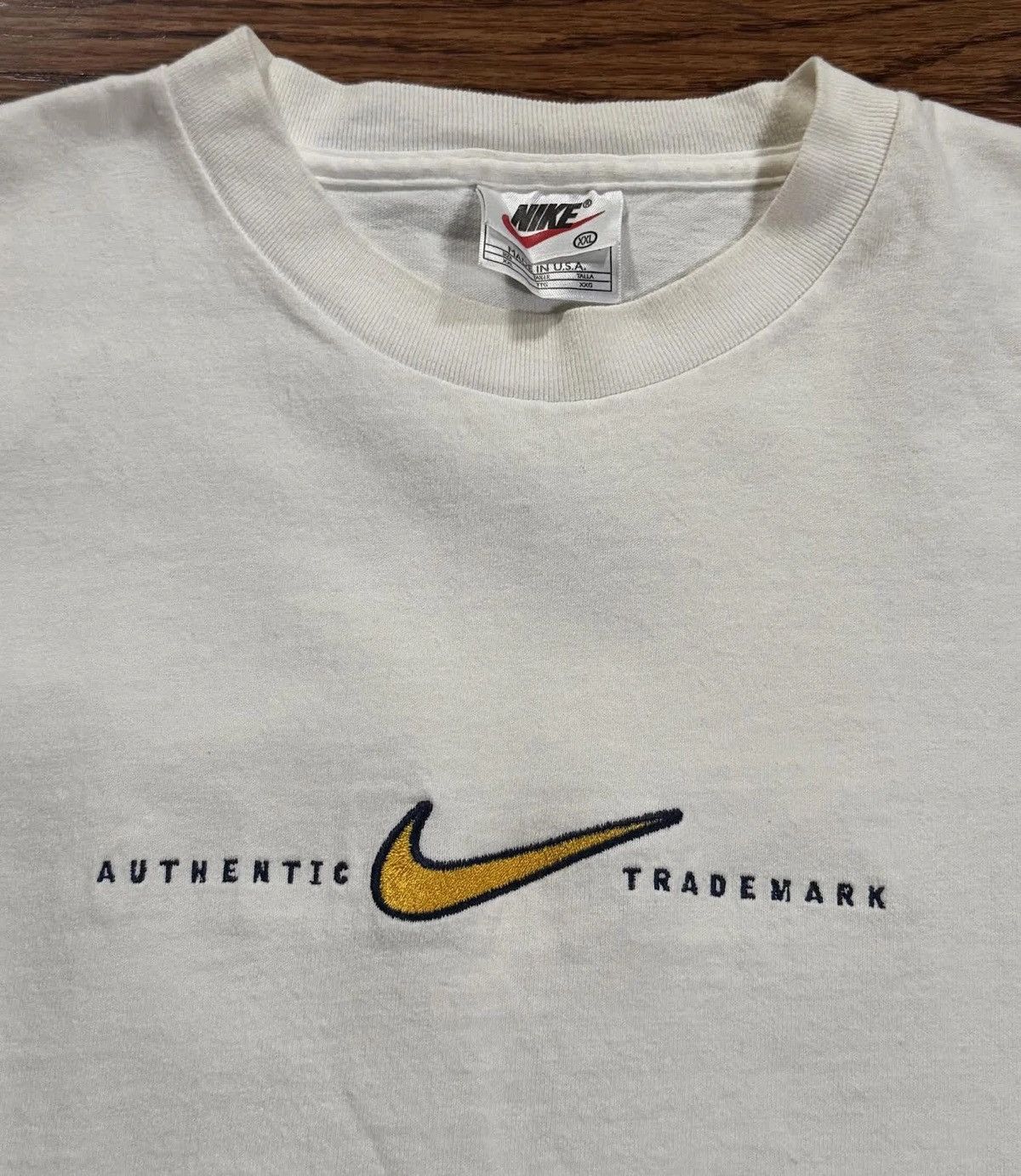 Nike Vintage Nike Authentic Trademark T Shirt (Size XXL) Size US XXL / EU 58 / 5 - 3 Thumbnail