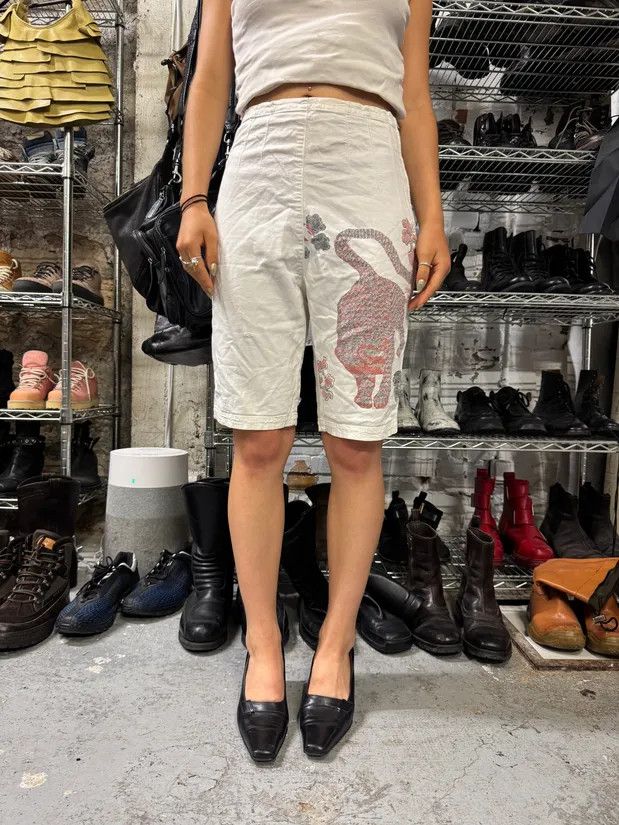 Giorgio Armani × Vintage 1990s Giorgio Armani White Tiger Shorts Size 28" / US 6 / IT 42 - 2 Thumbnail