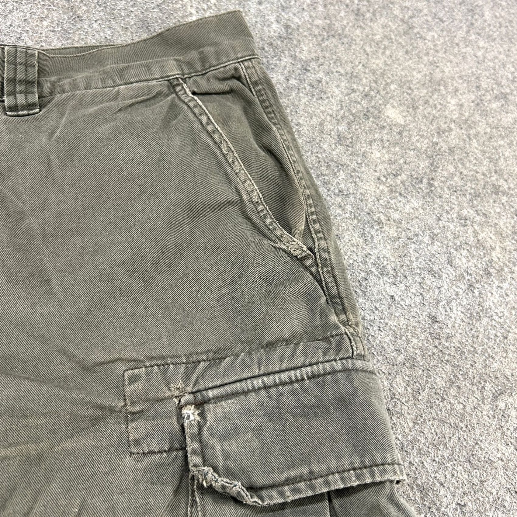 Gap Gap Shorts Mens 40 Green Cargo Cotton Pockets Baggy Utility Paratrooper 90s Shirt? Size US 40 / EU 56 - 7 Thumbnail