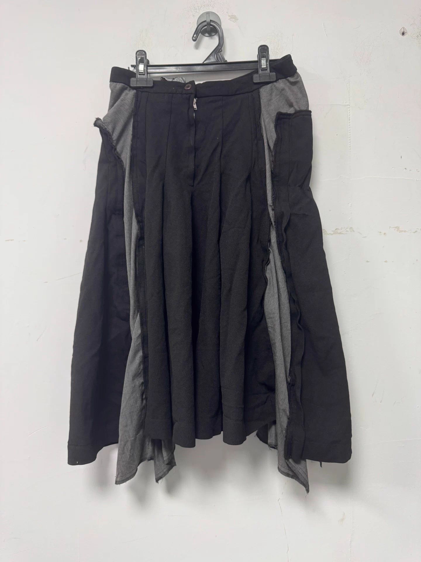 Comme des Garcons CDG Black & Gray Colorblock Pleated Skirt XS Size 25" / US 0 / IT 36 - 1 Thumbnail