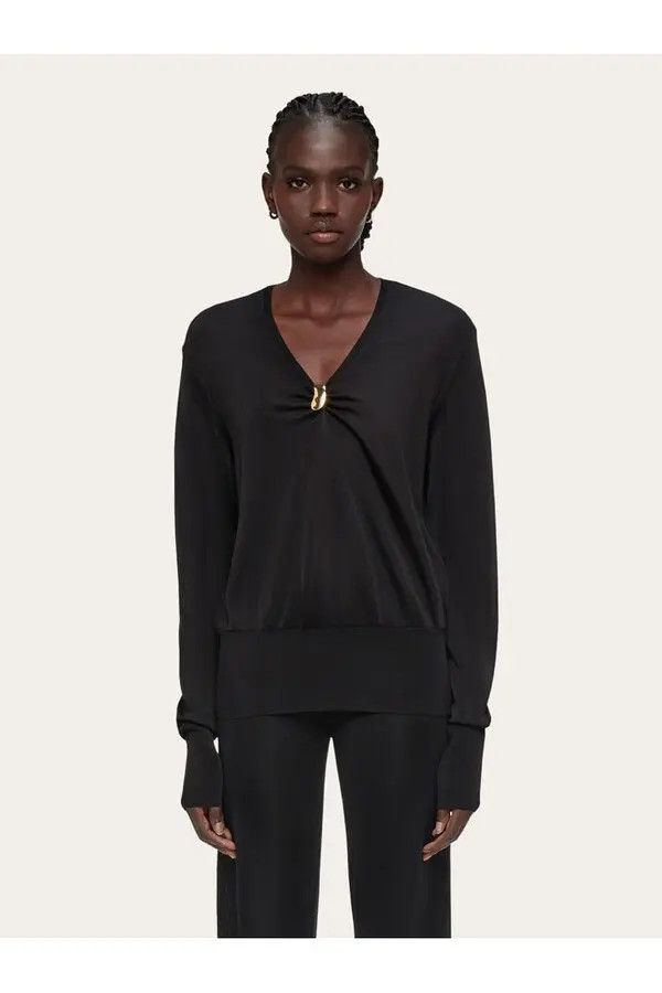 Salvatore Ferragamo o1s1rm0126 Golden Clip V-neck Sweater in Black Size XS / US 0-2 / IT 36-38 - 2 Thumbnail