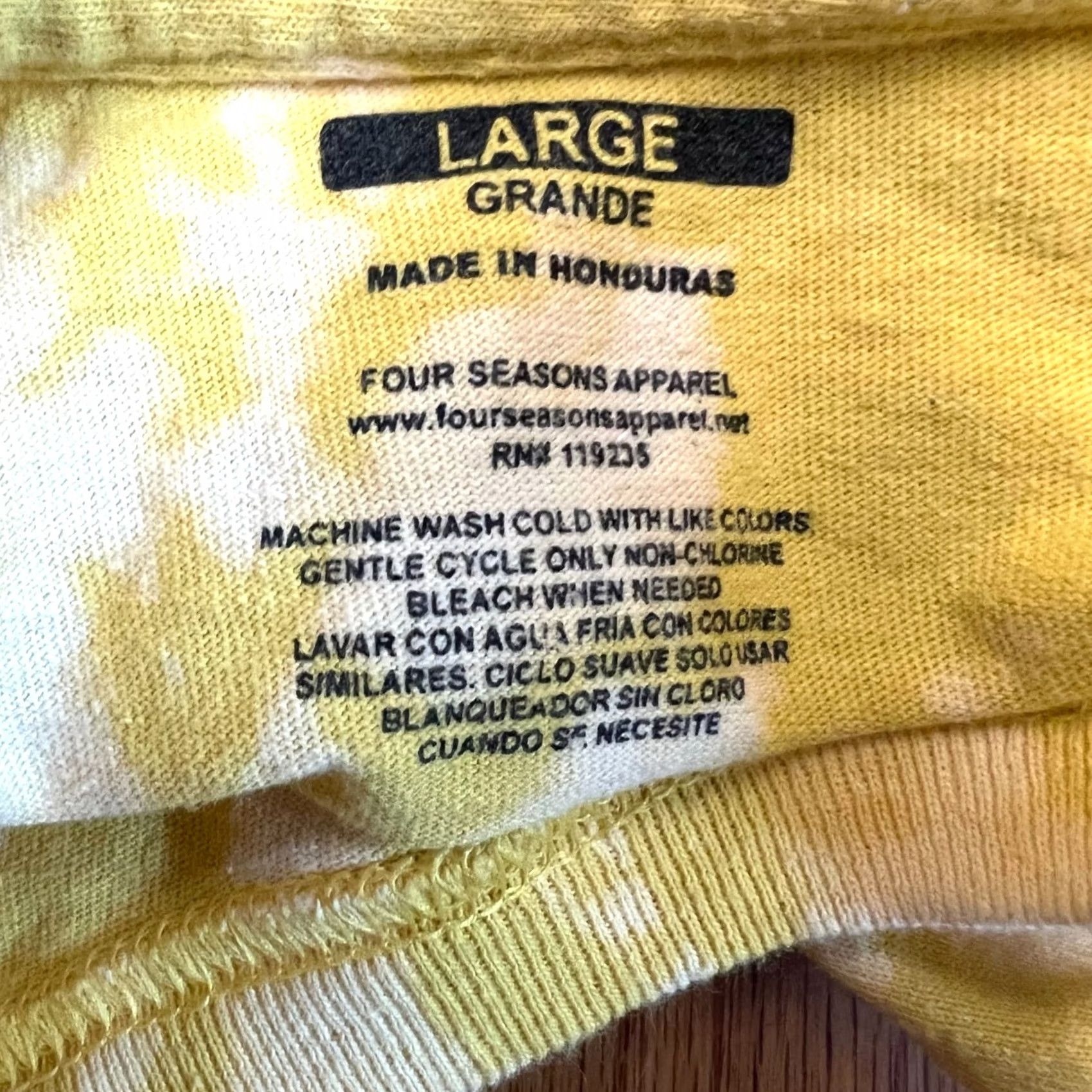 Vintage Florida Tie-Dye Graphic Shark Print T-Shirt L Adults Yellow Cotton Crew Neck Short Sleeve Reg? No, Long Sleeve confusion Size US L / EU 52-54 / 3 - 4 Thumbnail