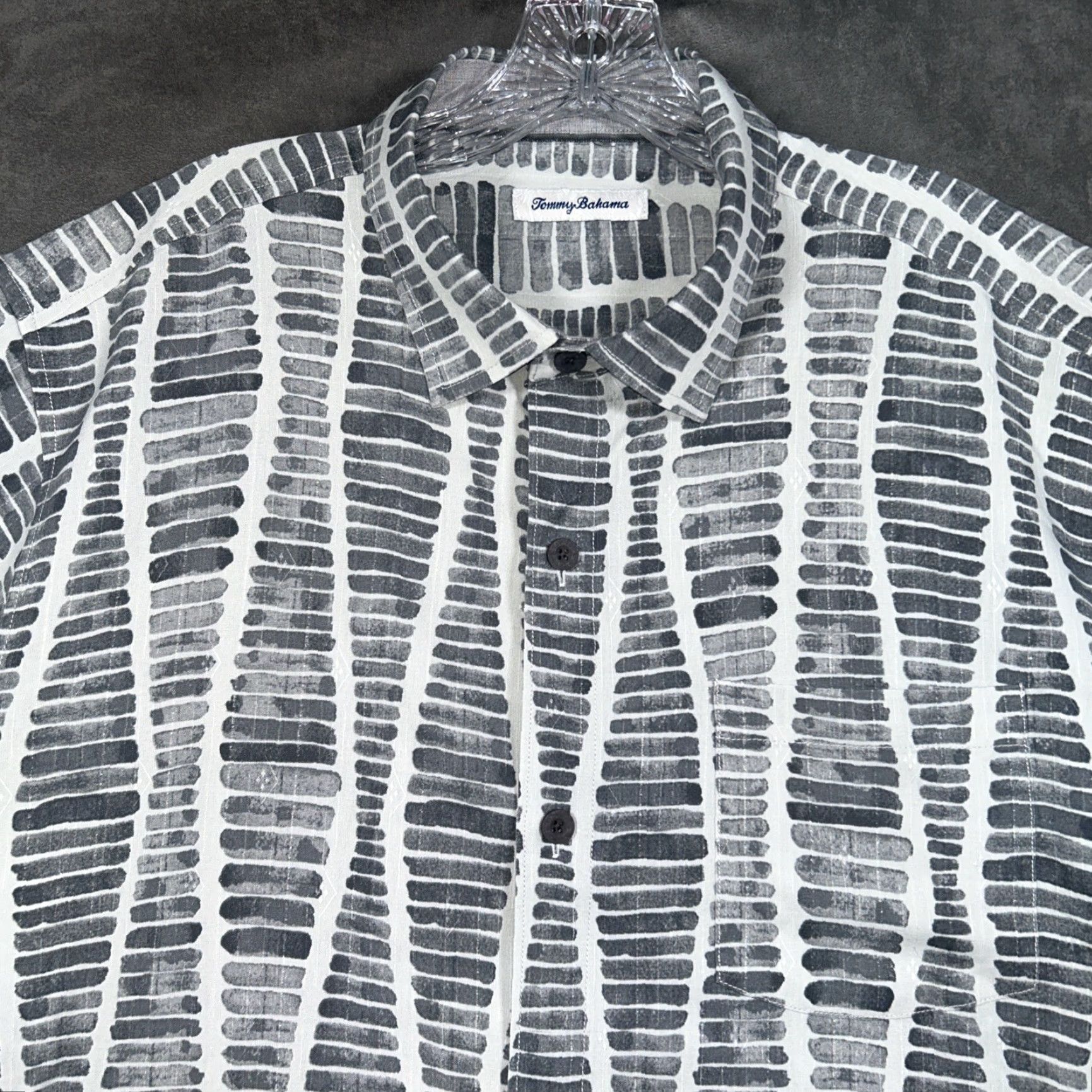 Tommy Bahama Tommy Bahama Shirt Mens L Gray Silk Button-Up Short Sleeve Geometric Pattern Casual Beach Hawaiian 100% Silk Button-Up Size US L / EU 52-54 / 3 - 2 Thumbnail