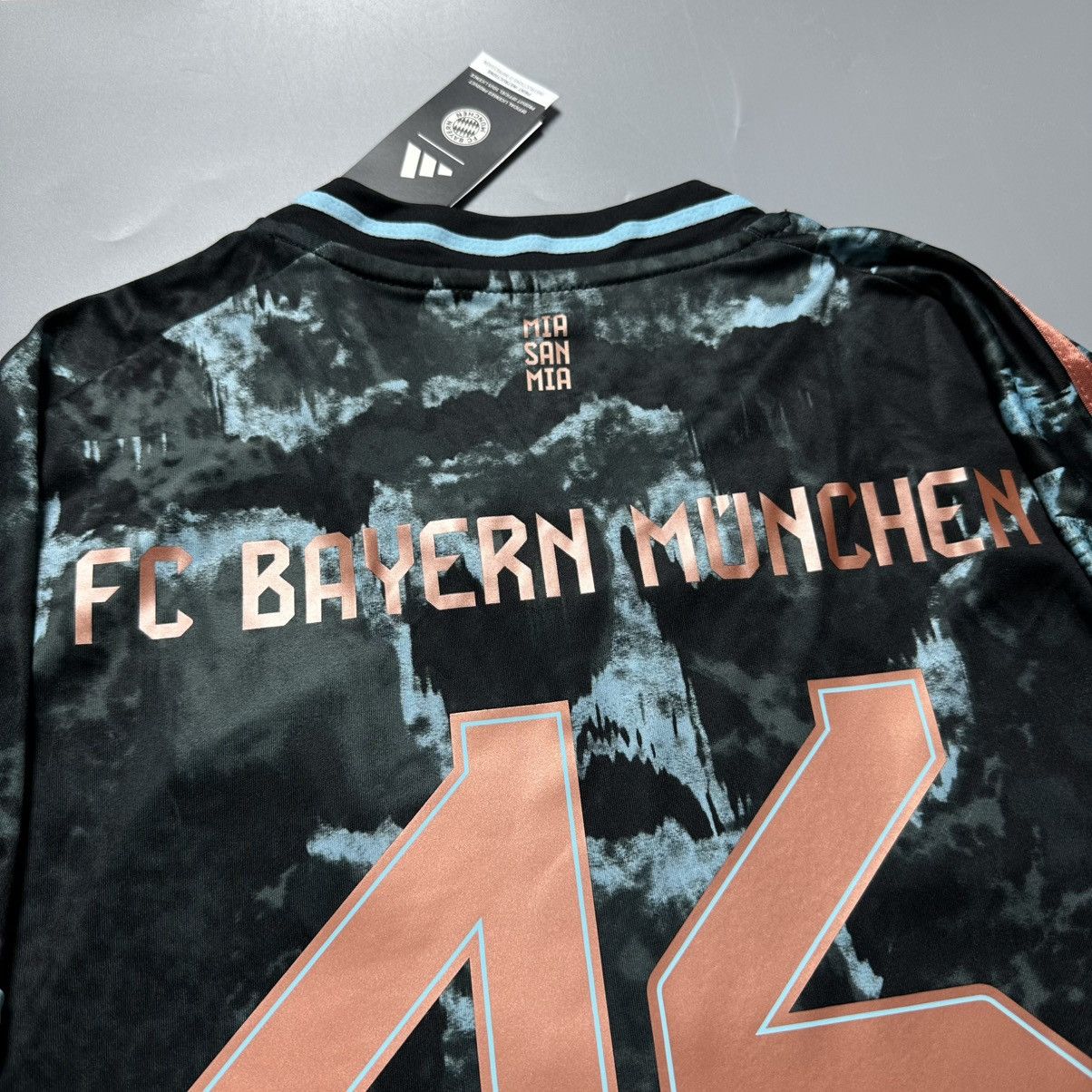 Vintage BAYERN ADIDAS 2024/2025 FOOTBALL AWAY JERSEY #46 KARL Size US XXL / EU 58 / 5 - 11 Thumbnail
