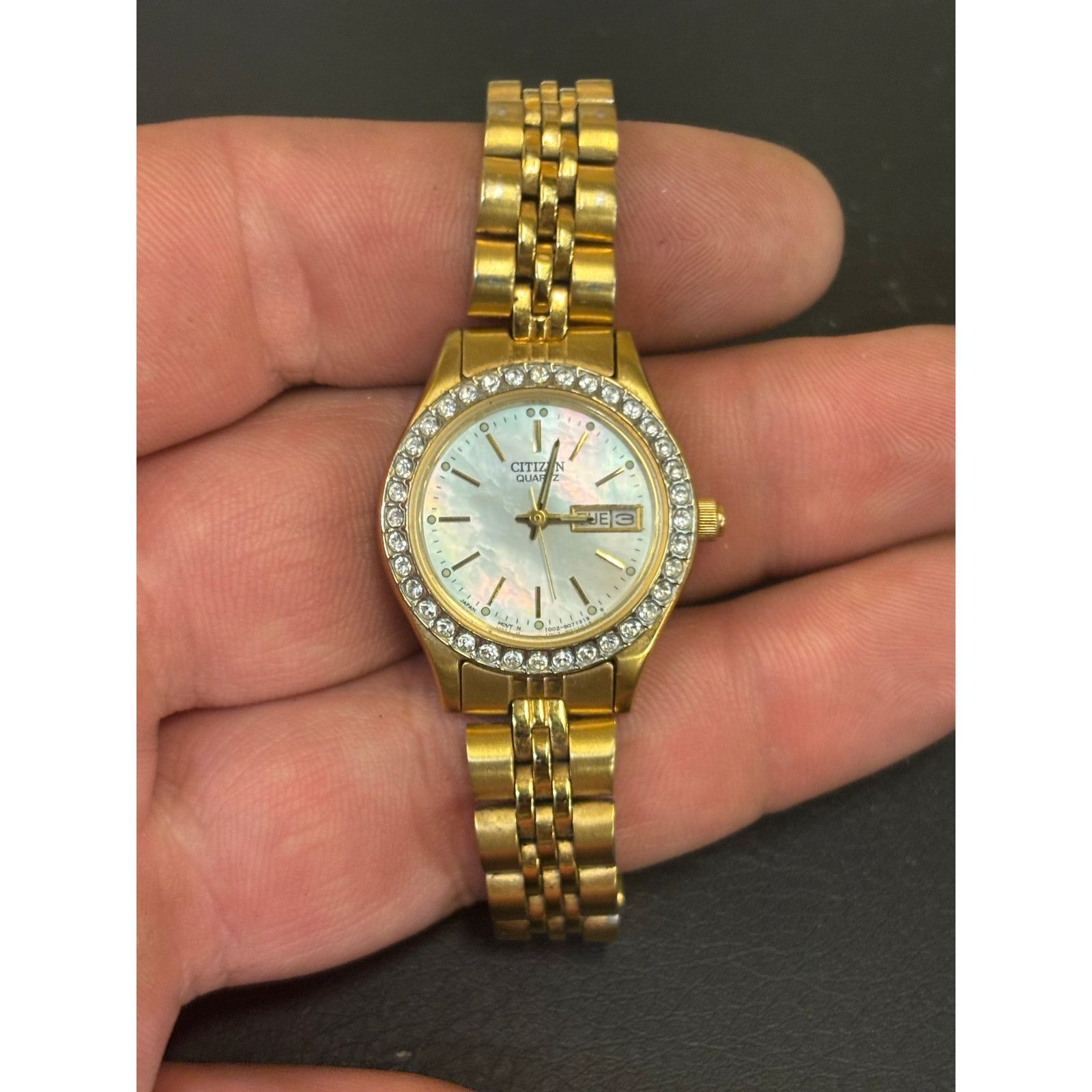 Citizen Citizen Mother Of Pearl Gold Tone Womens Watch! New Battery. Size ONE SIZE - 1 Thumbnail