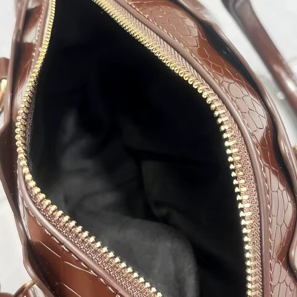Other Streetwear Designer PU Leather Shoulder Crocodile Hand Bag Size ONE SIZE - 8 Thumbnail
