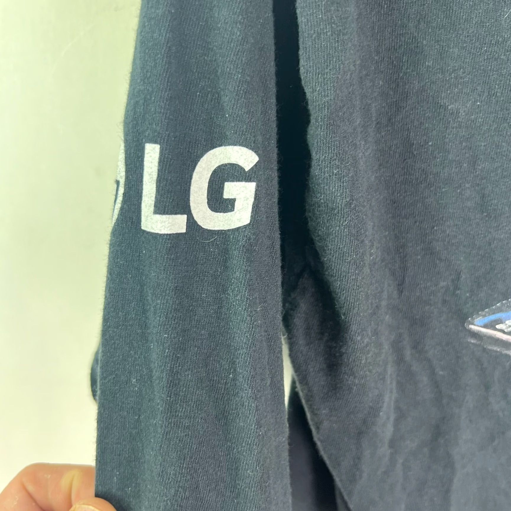 Vintage LG V60 Dual Screen Promo T-Shirt Adult L Black Long Sleeve Crew Neck Graphic Print LG Logo Men Shirt Size US L / EU 52-54 / 3 - 6 Thumbnail