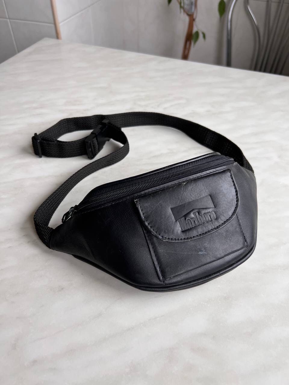 Marlboro × Vintage Vintage 90s Marlboro leather bag messenger black vintage Size ONE SIZE - 1 Thumbnail
