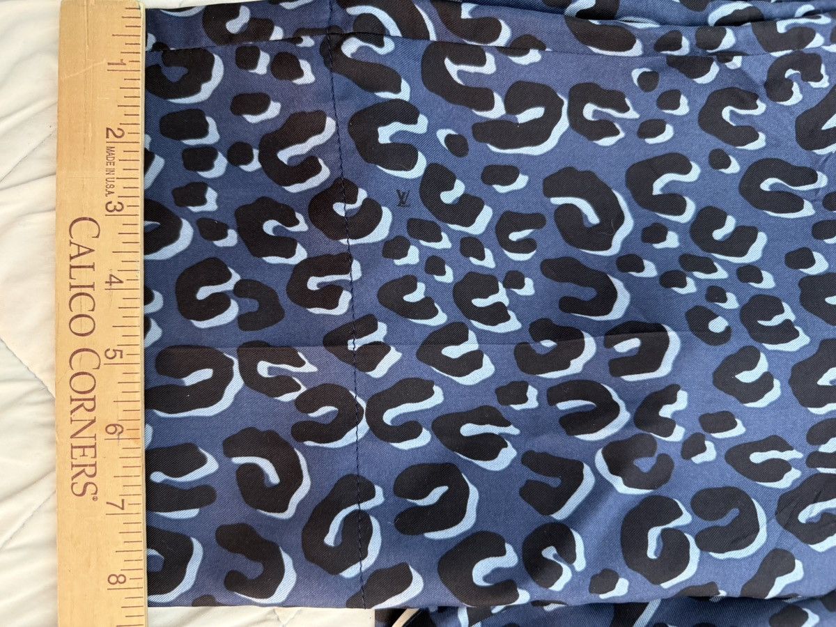Louis Vuitton × Stephen Sprouse Louis Vuitton Stephen Sprouse Silk Leopard Pants 2012 Runway Size 28" / US 6 / IT 42 - 12 Thumbnail