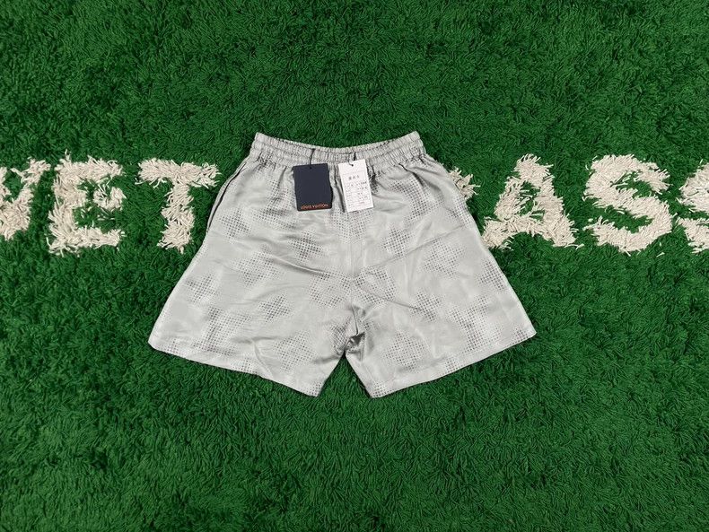 Louis Vuitton Louis Vuitton size xs Star presbyopia full of logo shorts Size US 28 / EU 44 - 1 Thumbnail