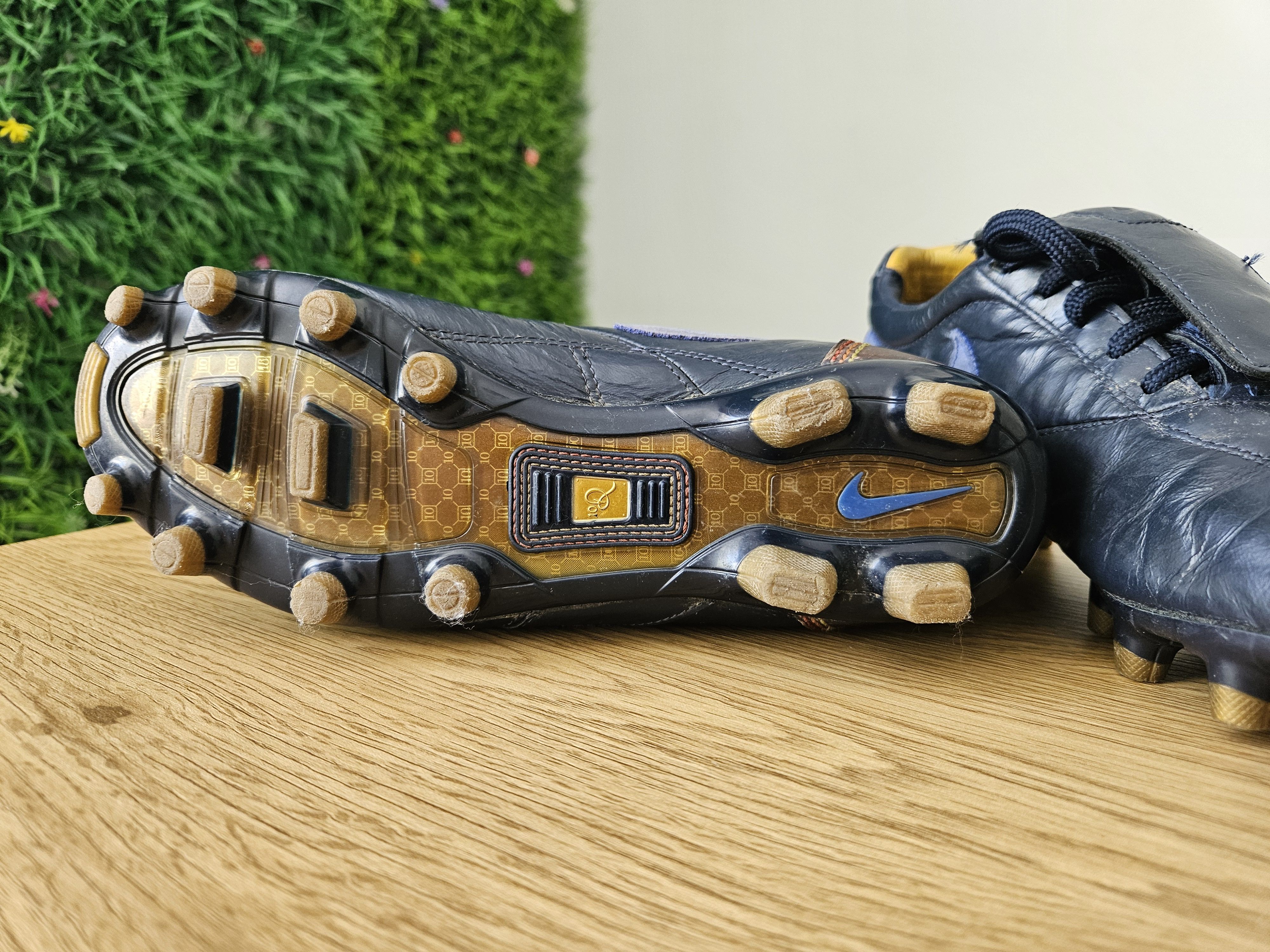 Nike Nike x Ronaldinho x retro Size US 5.5 / EU 38 - 6 Thumbnail