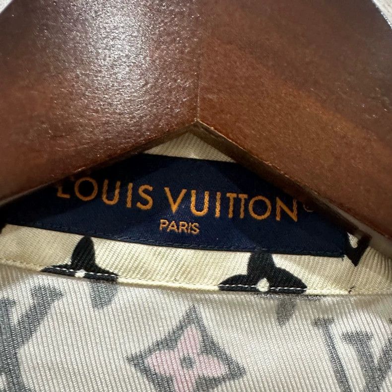 Louis Vuitton LOUIS VUITTON Full-print single-breasted silk short-sleeve Size US XL / EU 56 / 4 - 4 Thumbnail