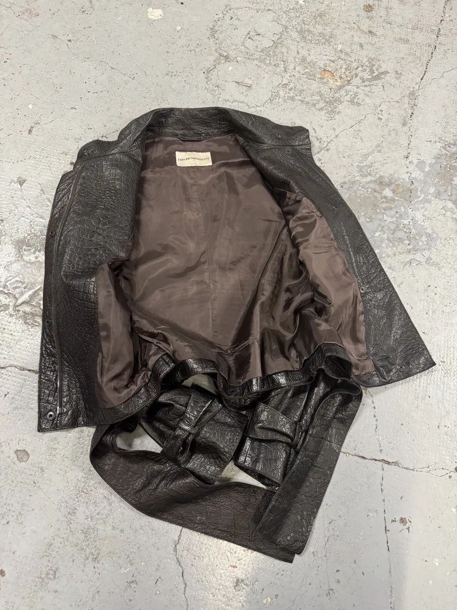 Emporio Armani AW2005 Emporio Armani Asymmetrical Crocodile Effect Brown Leather Jacket Size XXS / US 00 / IT 34 - 4 Thumbnail