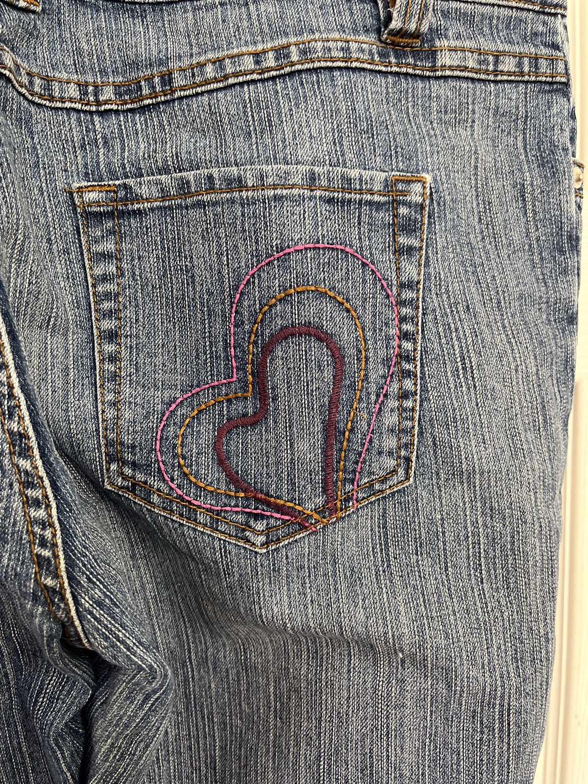 Jennifer Lopez JLO By Jennifer Lopez Size 15 Embroidered Hearts Flare Jeans Size 38" / US 16 / IT 52 - 2 Thumbnail