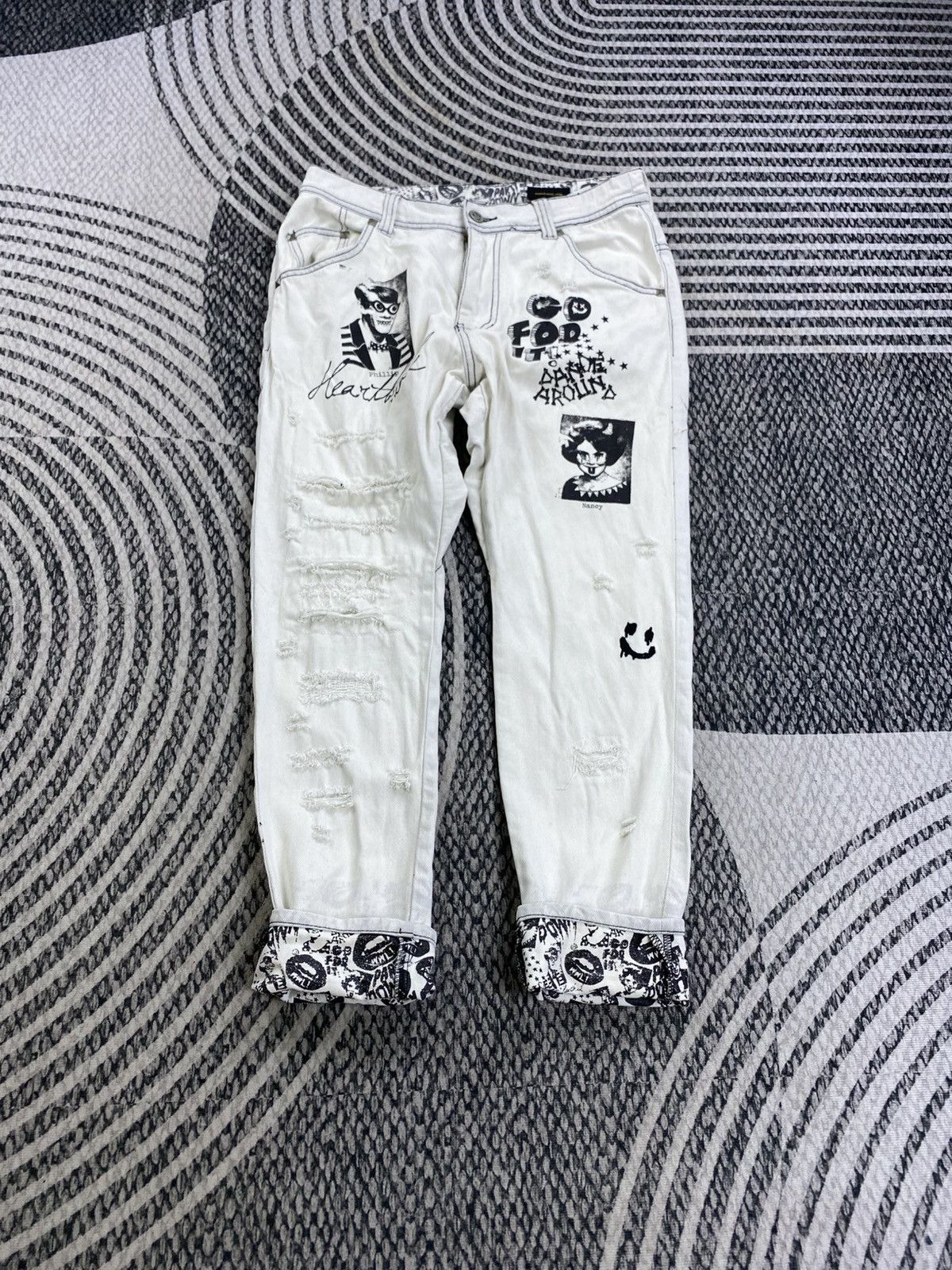 Worldwide Youth Vtg Worldwide Love Distressed Graphic Print Jeans Size US 31 - 7 Thumbnail