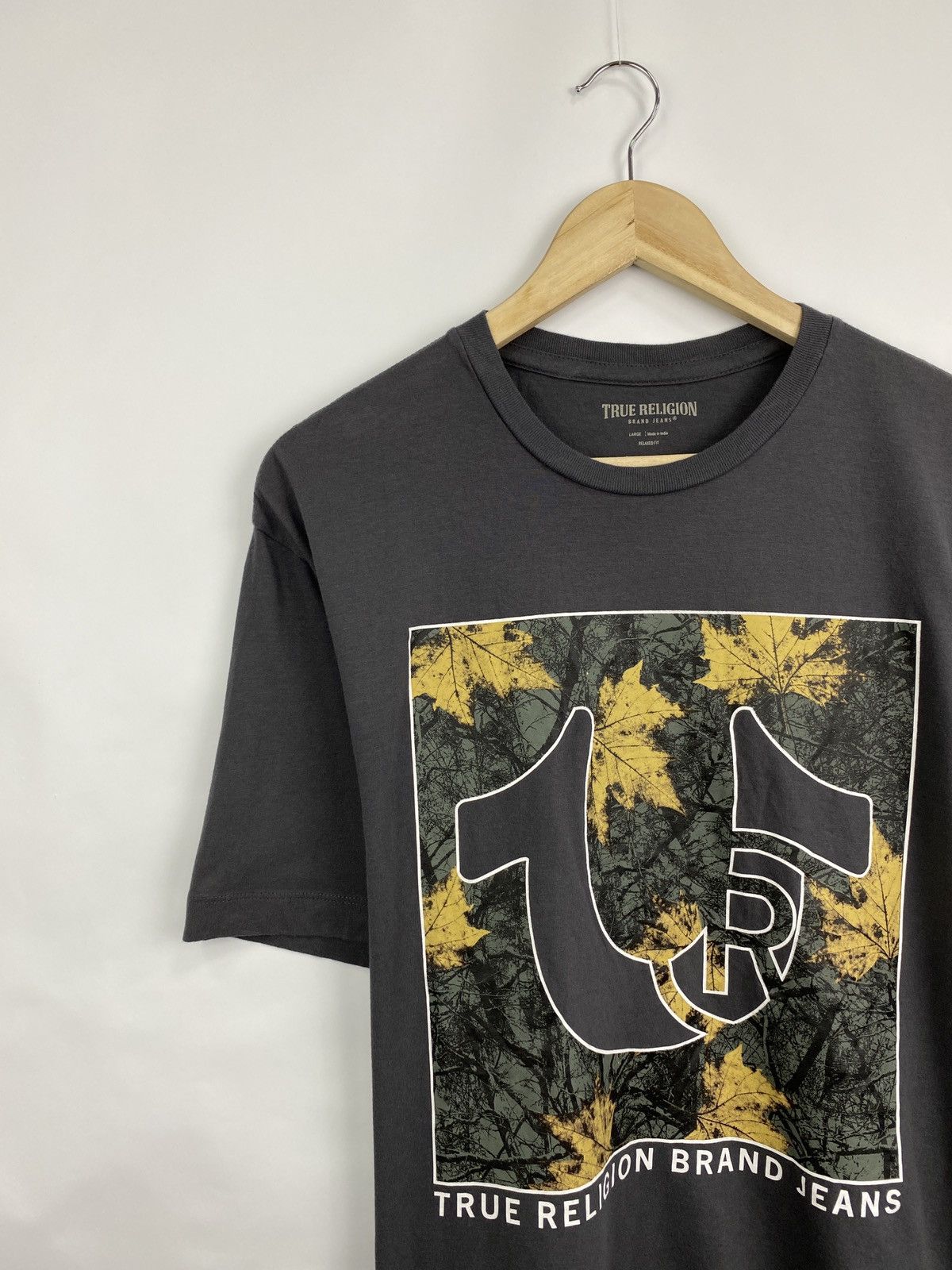 True Religion 🇺🇸 Vintage True Religion Camo Tree T-Shirt Y2K Rare Retro Size US L / EU 52-54 / 3 - 2 Thumbnail