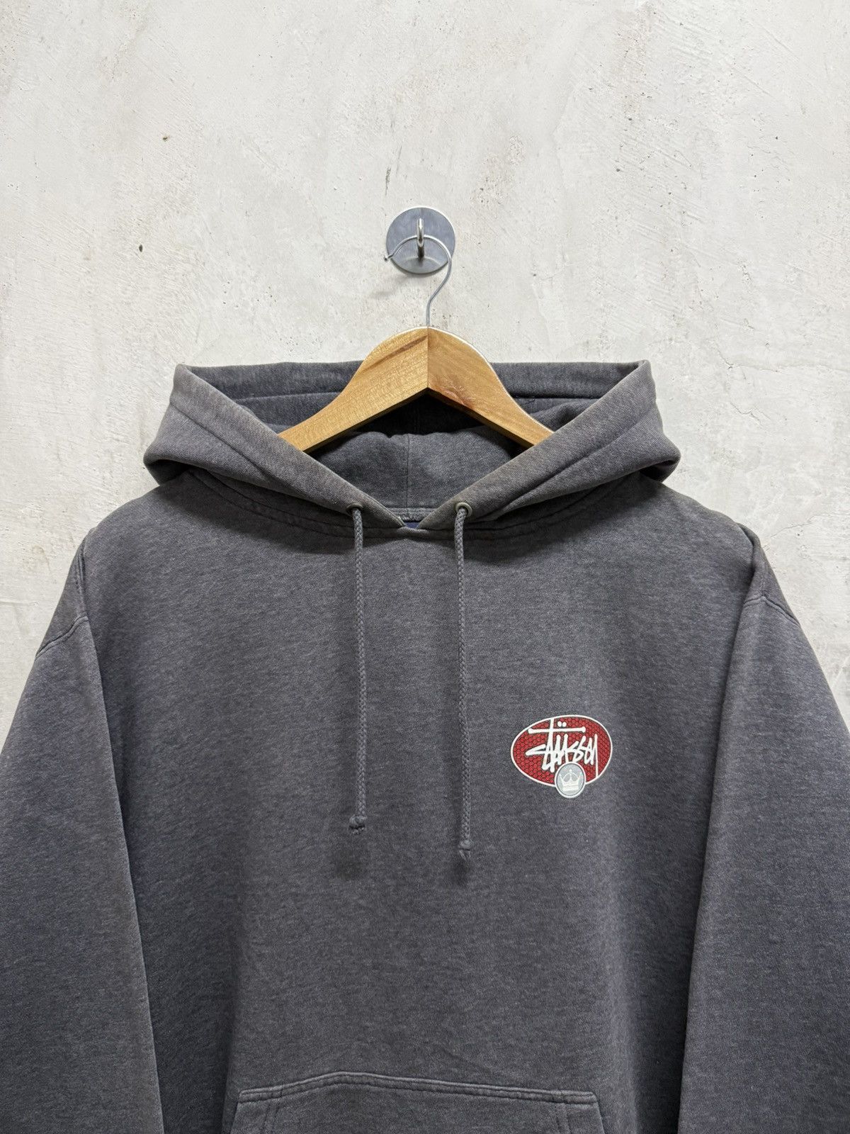 Stussy Vintage Distressed Stussy Crown Oval Logo Hoodie Size US L / EU 52-54 / 3 - 4 Thumbnail