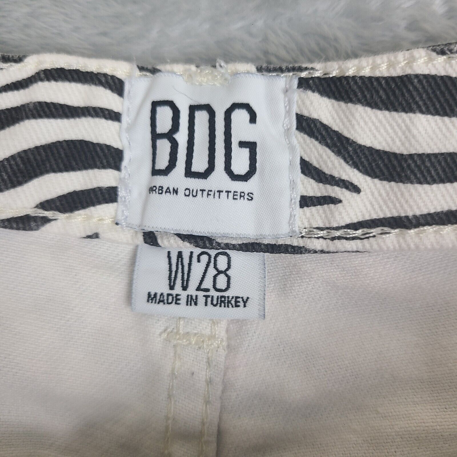 Bdg BDG Shorts Womens 28 White Black Zebra Print Denim Cut Off H Size 28" / US 6 / IT 42 - 5 Thumbnail