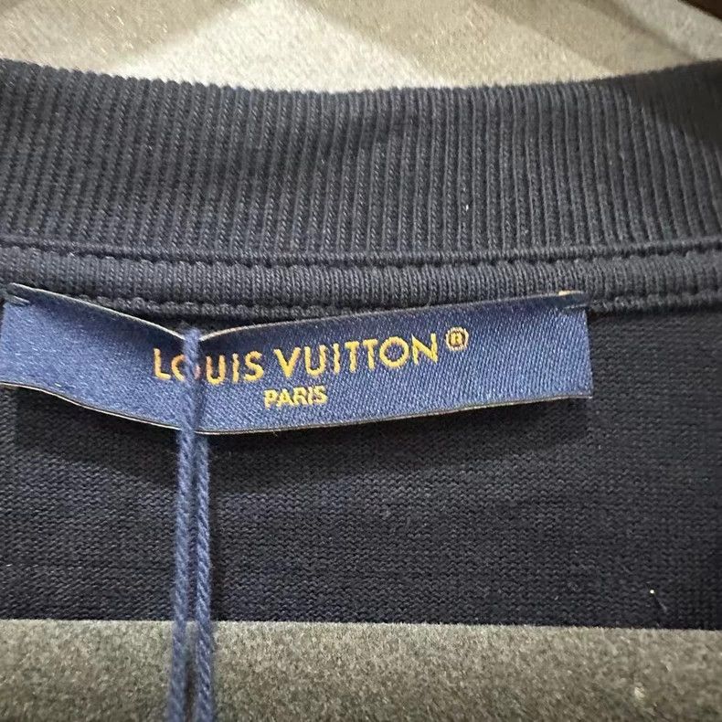 Louis Vuitton Louis Vuitton Beaded logo short sleeves Size US XXL / EU 58 / 5 - 4 Thumbnail