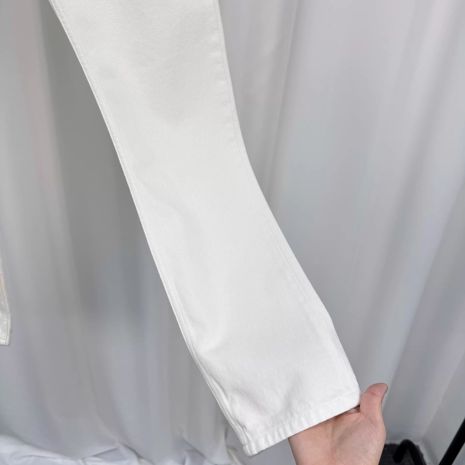 Balenciaga Balenciaga White Embroidered Small Logo Jeans W26 New Size 26" / US 2 / IT 38 - 5 Thumbnail