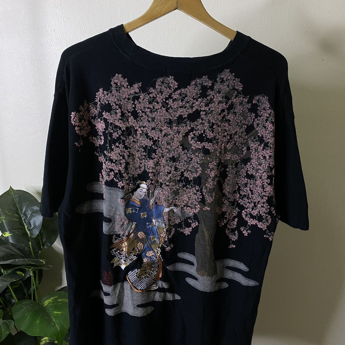 Japanese Brand Karakuri Tamashii Embroidery Geisha Sakura Bloom Tee Size US L / EU 52-54 / 3 - 2 Thumbnail