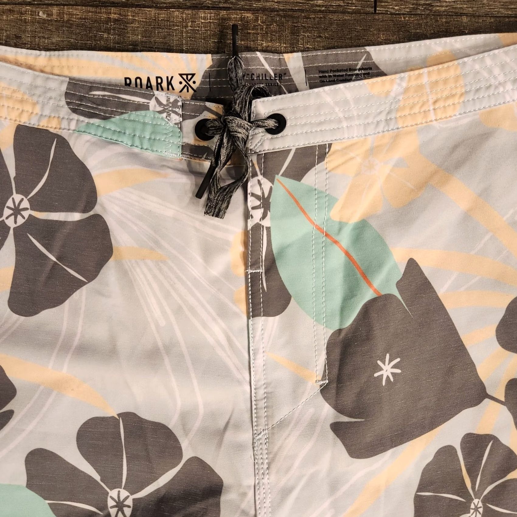 Roark Roark The Chiller Board Shorts Mens 36 Swim Bottom Hawaiian AOP Floral Multicolor Beach Lifeguard Recreational Back Pocket Comfortable Fit Mens Size US 36 / EU 52 - 4 Thumbnail