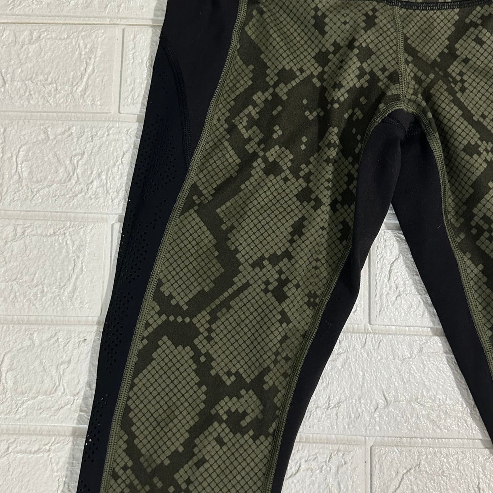 Lululemon Lululemon Leggings size 4 Size 27" / US 4 / IT 40 - 4 Thumbnail