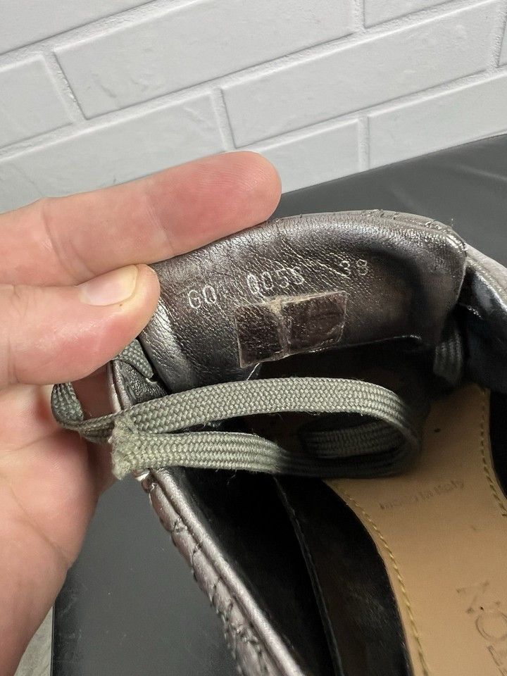 Louis Vuitton Louis Vuitton Women's Leather Sneakers Silver Size 38 Size US 8 / IT 38 - 11 Thumbnail