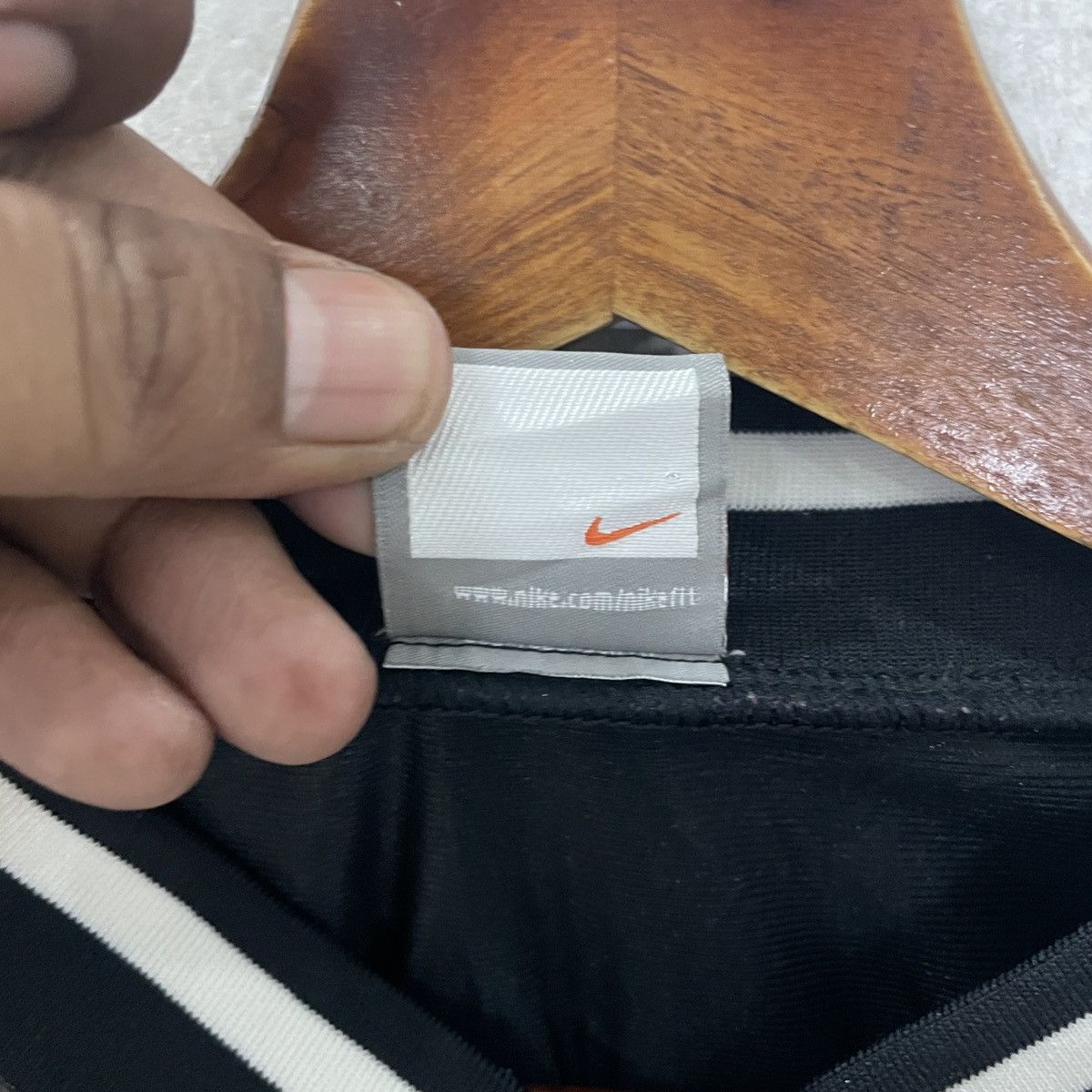 Nike Nike Embroidery Logo Jersy Size US L / EU 52-54 / 3 - 6 Thumbnail