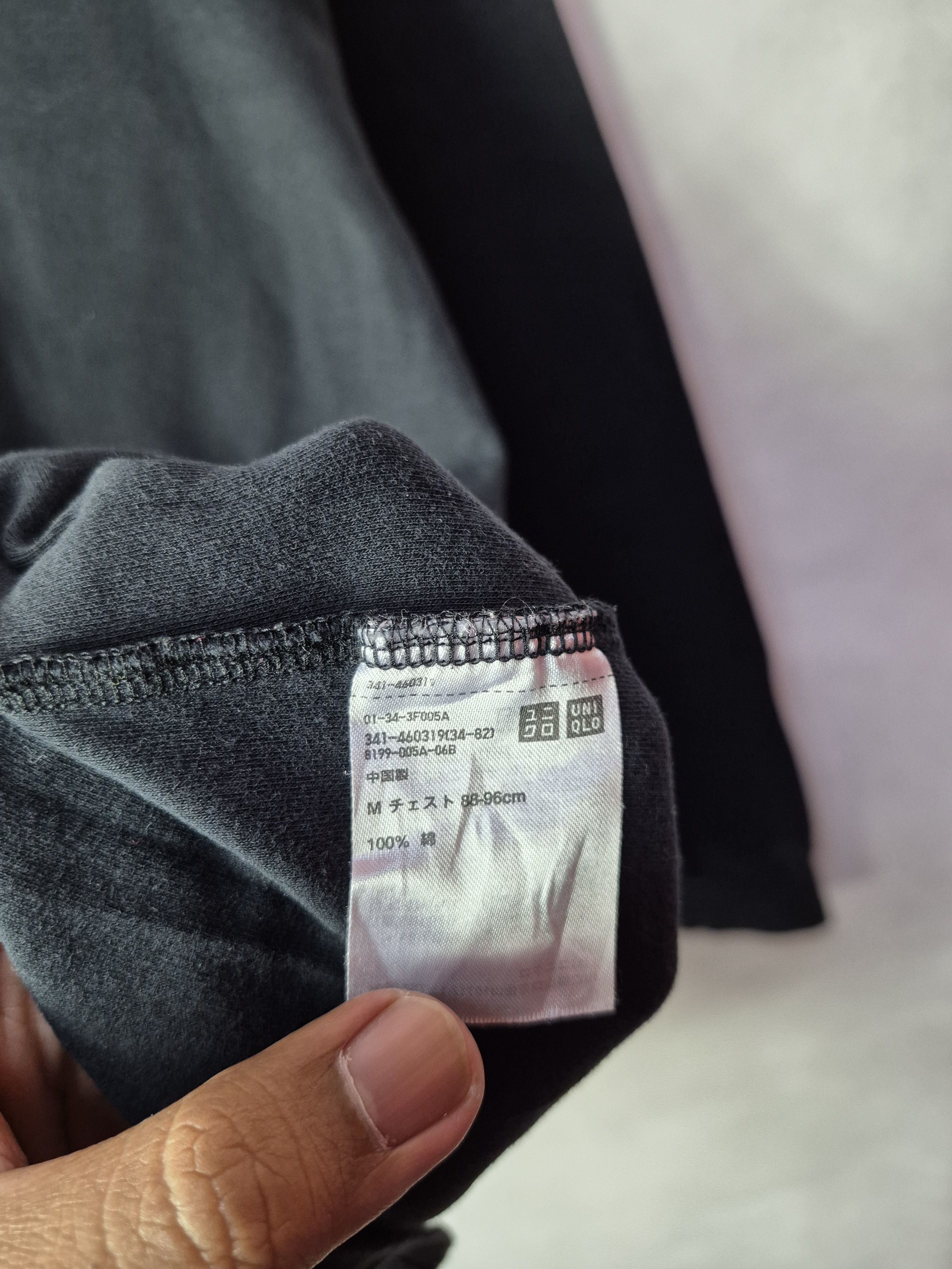Japanese Brand × Uniqlo 🔥 Uniqlo Plain Black Longsleeves Tee Size US M / EU 48-50 / 2 - 7 Thumbnail