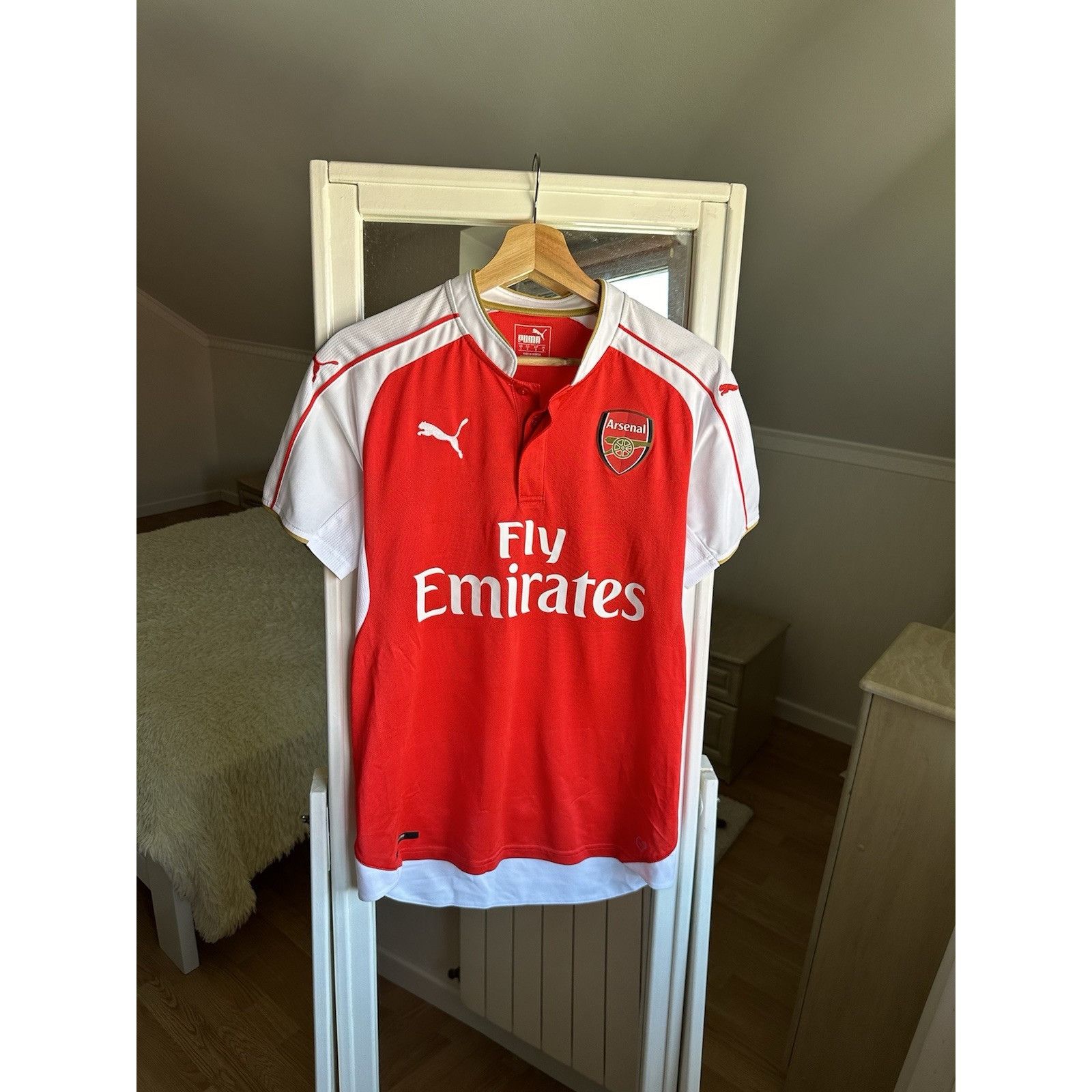 Puma ARSENAL 2015/16 HOME RED WHTE SHORT SLV PUMA SOCCER JERSEY F Size US S / EU 44-46 / 1 - 1 Thumbnail