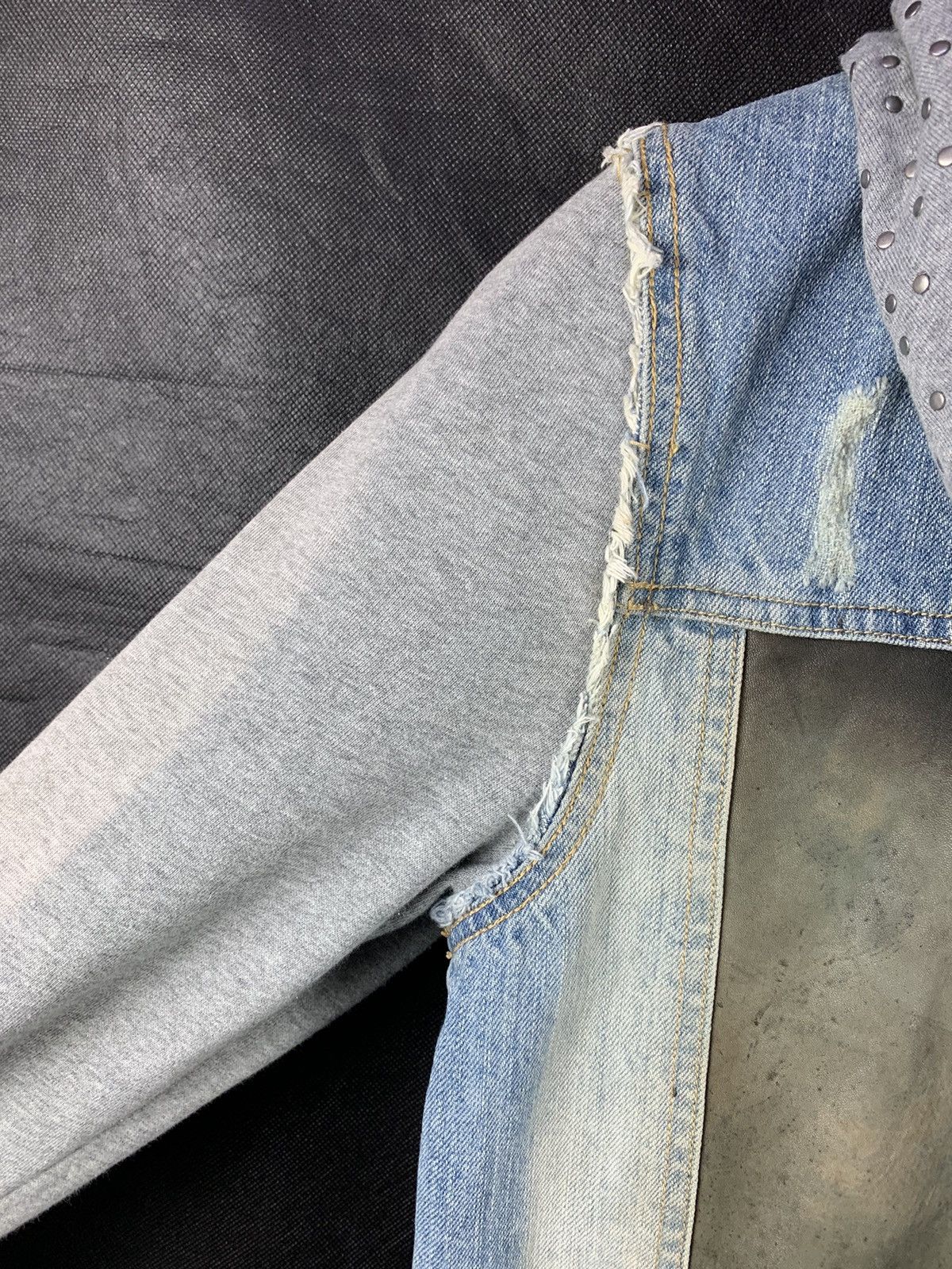 RVCA Steals! RVCA Erin Wasson Distressed Denim Jeans Jacket Size US M / EU 48-50 / 2 - 7 Thumbnail
