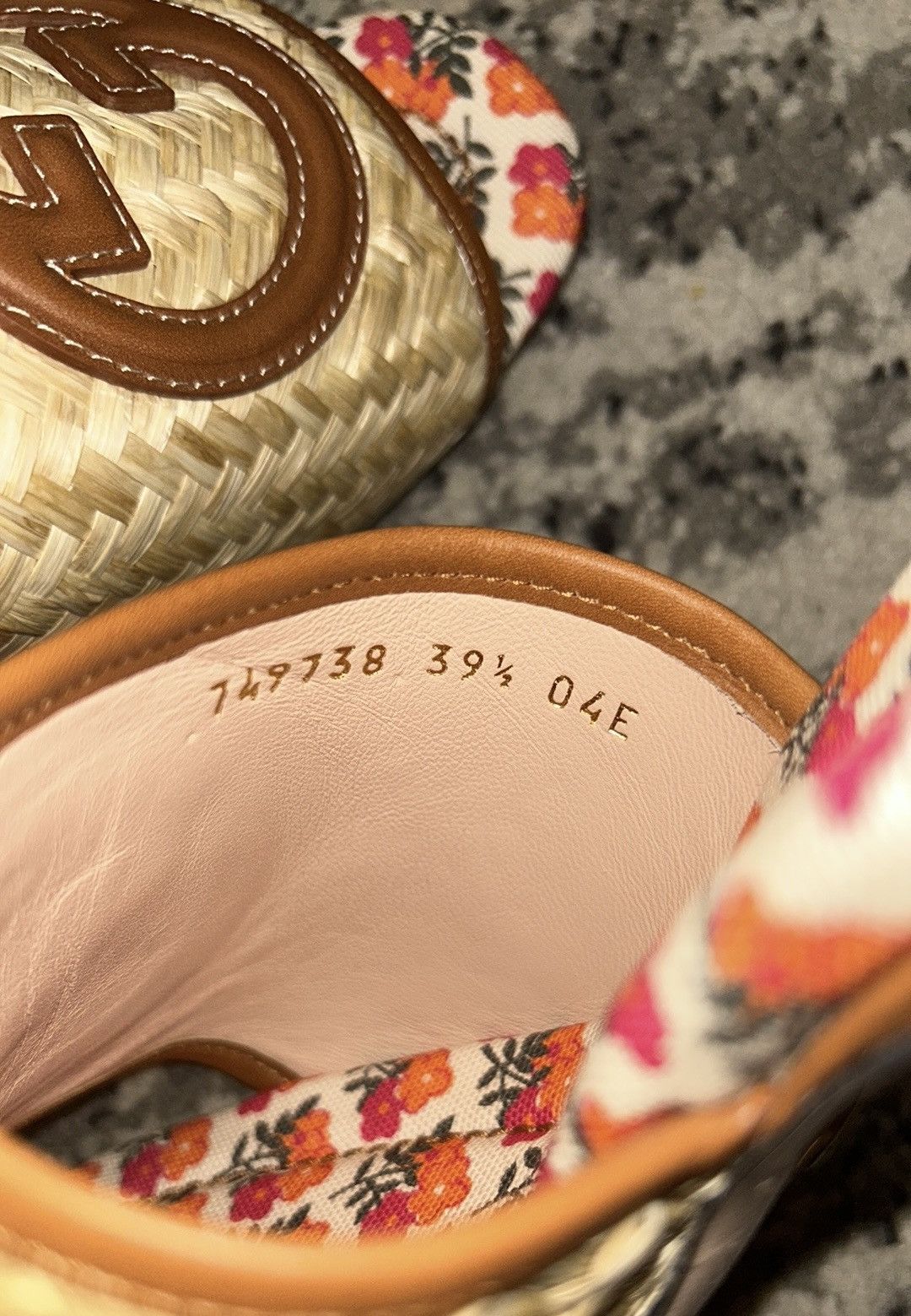 Gucci Gucci Interlocking G Slide Sandal size 39.5 Size US 9.5 / IT 39.5 - 8 Thumbnail