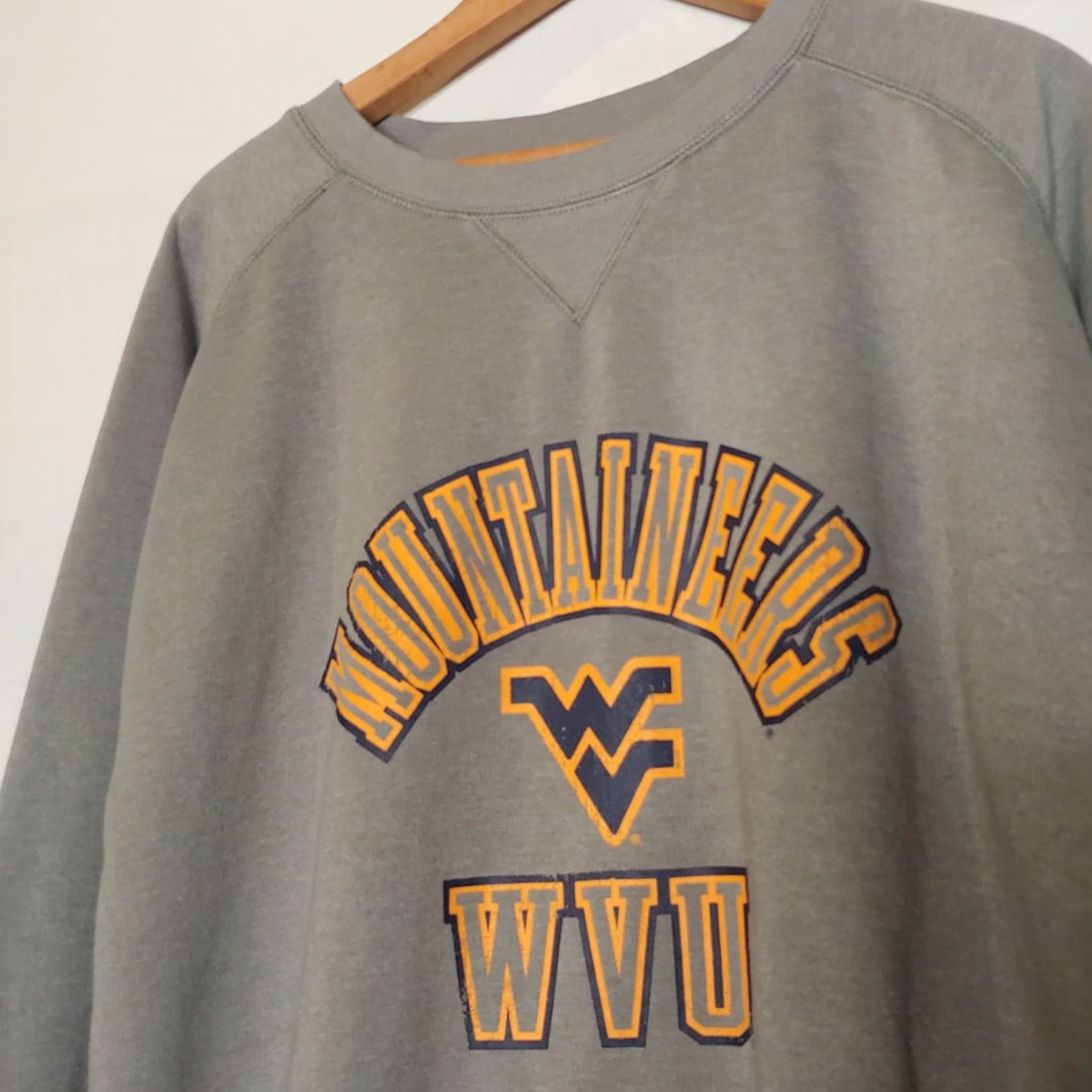 Champion VINTAGE WVU Champion Crew Neck Sweatshirt West Virginia Mountaineers College Men Large Gray Size US L / EU 52-54 / 3 - 2 Thumbnail