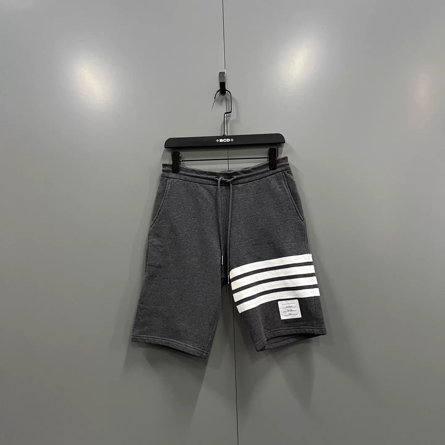 Thom Browne Thom Browne TB Gray Classic Stripe 0 Shorts 98 New Size US 28 / EU 44 - 1 Thumbnail