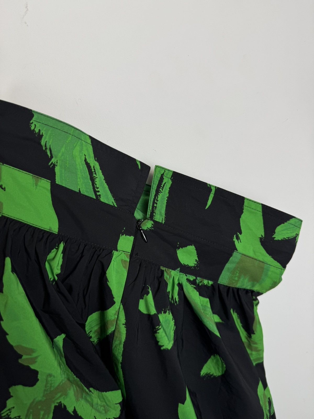 Essentiel Antwerp Essentiel Antwerp Black and green gathered mini skirt Size 34" / US 12 / IT 48 - 2 Thumbnail