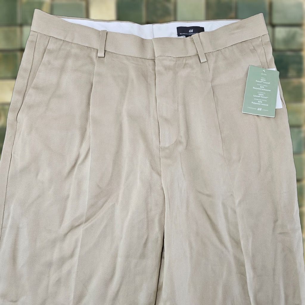 H&M H&M Dress Pants Mens 32x29 Khaki Flat Front Trousers Straight Fit Tencel Chinos Size US 32 / EU 48 - 1 Thumbnail