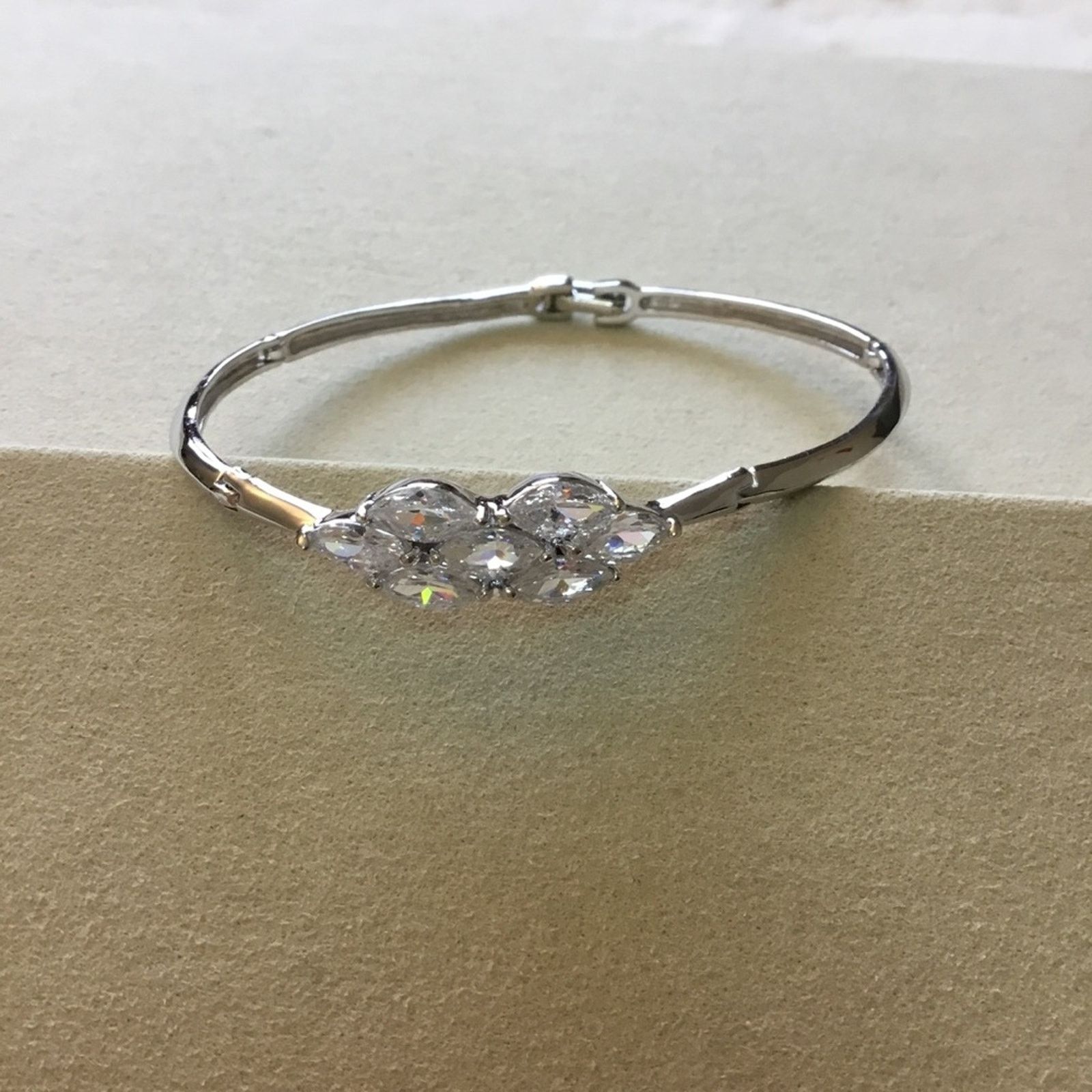 Other Elegant Silver Crystal Flower Bracelet Size ONE SIZE - 3 Thumbnail