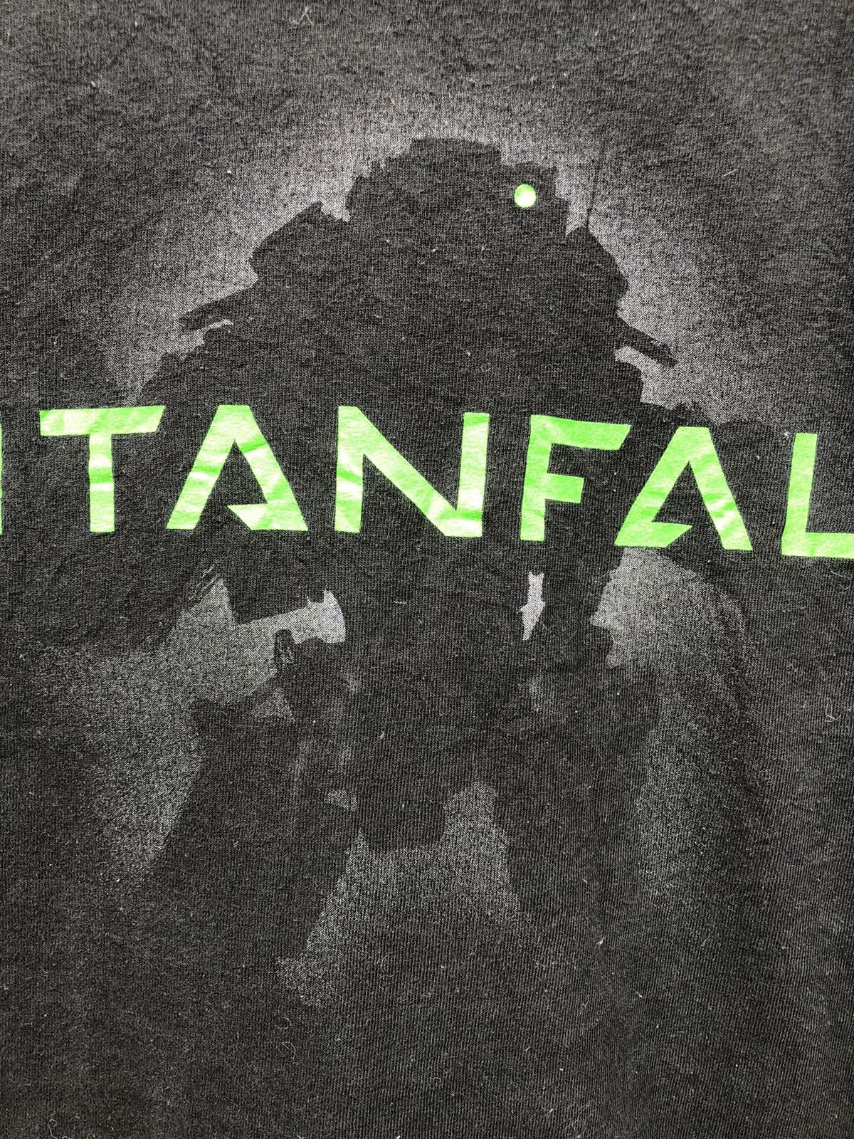 Japanese Brand Vintage Y2K RARE Titanfall EA Xbox Game Promo Tee Size US XL / EU 56 / 4 - 14 Thumbnail